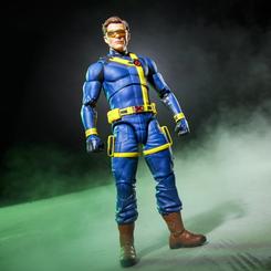 El visor rojo corta el azul y amarillo del uniforme con una precisión imposible de confundir. La Avengers: Doomsday Marvel Legends Figura Cyclops lleva a la colección la apariencia cinematográfica de Cíclope mediante una figura Marvel Legends