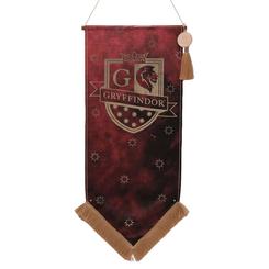 Valentía, tradición y orgullo de casa en una pieza decorativa que llena la pared de espíritu Hogwarts: el banderín colgante Gryffindor de Harry Potter destaca por su tela roja con un acabado visual intenso, rematada con bordes dorados