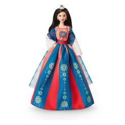 Celebra la llegada del Año Nuevo Lunar con la Barbie Signature Muñeca 2023, una creación original de Mattel que fusiona la elegancia atemporal de Barbie con los festivos elementos tradicionales de esta festividad.