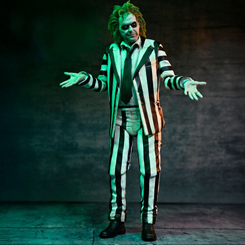 Beetlejuice regresa con más locura que nunca en esta espectacular figura articulada de 18 cm, inspirada en la esperada secuela Beetlejuice Beetlejuice de Tim Burton. Ahora como Afterlife Care Manager