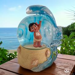 Captura la magia de Disney con la encantadora Baby Moana Waterball. Este hermoso objeto recrea a la querida Moana rodeada por un brillante torbellino de agua que da vida al paisaje marino.