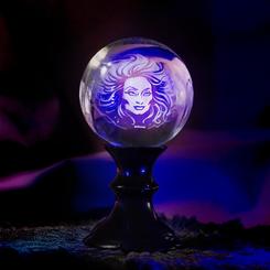 ¡Sumérgete en el misterioso mundo de "The Haunted Mansion" con la Bola de Clarividencia Madame Leota en 3D! Este fascinante objeto de decoración Disney está inspirado en el icónico personaje de la Mansión Embrujada 