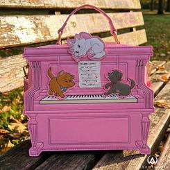 La elegancia clásica de Disney se transforma en un accesorio único que combina nostalgia, diseño y un acabado premium pensado para destacar. El bolso bandolera Piano Los Aristogatos Disney Loungefly