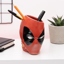 Descubre la originalidad y el humor con el Bote para Bolígrafo o planta Deadpool, una pieza única que añadirá un toque de diversión y personalidad a tu escritorio o espacio de trabajo. 