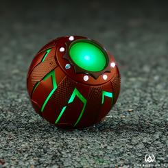 Experimenta el poder del arsenal del Duende Verde con la granada calabaza electrónica de Marvel Legends Series Green Goblin Roleplay. Esta calabaza con licencia oficial presenta modos de iluminación