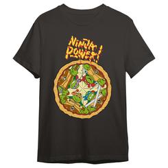 La pizza nunca fue tan épica, y esta camiseta Pizza Tortugas Ninja adulto lo deja claro con un diseño divertido y cañero: las TMNT convertidas en topping dentro de una porción que parece salida directamente de una noche de patrulla