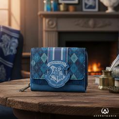 La lealtad de Hufflepuff cobra vida en esta cartera Hufflepuff de Loungefly, una billetera Harry Potter pensada para acompañarte a diario con estilo y funcionalidad. 