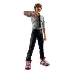 Hay figuras que no necesitan una pose imposible para llenar una vitrina. La figura Denji Chainsaw Man captura al personaje en su versión más cotidiana, con una presencia directa y reconocible desde el primer vistazo.