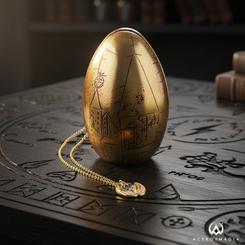 Brilla con el emblema más codiciado del mundo mágico: el Colgante Huevo de Oro Harry Potter llega en una elegante lata de hojalata presentada dentro de una caja de regalo, listo para sorprender desde el primer momento.