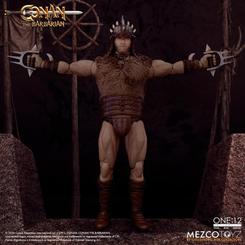 La arena huele a polvo, cuero y acero imaginario cuando la figura Conan el Bárbaro Pit Fighter ocupa la vitrina. Esta figura articulada de Conan escala 1/12 recoge el momento más salvaje del personaje antes de convertirse en leyenda