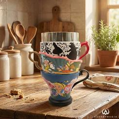 Disfruta de un toque mágico y original en tu cocina con esta copa decorativa de Alice in Wonderland, cada detalle evoca el espíritu de la hora del té más disparatada. Con su diseño inspirado en los personajes y escenas del cuento clásico