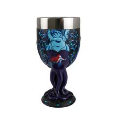 Copa oficial decorativa de La Sirenita basada en el clásico de Walt Disney. Esta magnífica copa de La Sirenita presenta a Ariel y su némesis marina Úrsula detallados tanto en la parte delantera como en la trasera.