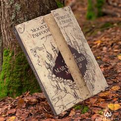 Descubre la magia en cada página con nuestro Cuaderno Mapa del Merodeador en tamaño A5. Este cuaderno de tapa dura es una auténtica joya para todos los amantes del mundo mágico de Harry Potter.