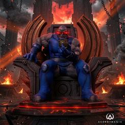 Darkseid no necesita levantarse para imponer respeto, y esta escena lo deja claro desde el primer vistazo. La estatua Darkseid Unleashed 1/10 concentra la amenaza del gobernante de Apokolips en una composición pesada, frontal