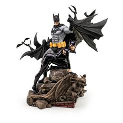 Revive la intensidad y la emoción de uno de los momentos más memorables de Batman: City of Bane con esta espectacular estatua 1/4 de Batman & Catwoman Reunion. Inspirada en la icónica portada del número 78 creada por Tony S. Daniel