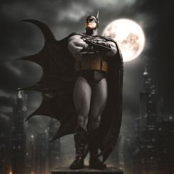 Enriquece tu colección con la impresionante estatua Legacy Replica de Batman, parte de la icónica DC Trinity. A escala 1/4 y con unas dimensiones de 60 x 43 x 26 cm, esta pieza de poliresina