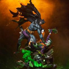 Entra en el caos eterno de la lucha entre el Caballero Oscuro y su más grande némesis con esta impresionante estatua Premium Format: ¡Batman vs The Joker: Eternal Enemies! 