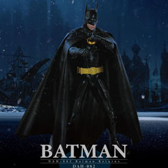 Sumérgete en el maravilloso y único mundo de Tim Burton con la figura de acción "DC Comics Dynamic 8ction Heroes 1/9 Batman Returns Batman" de 21 cm. Inspirada en la icónica película "Batman Returns" 