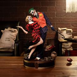 Descubre la impresionante estatua de DC Comics Mythos, "The Joker and Harley Quinn: Lawless Love", una obra maestra que captura la esencia del amor caótico entre estos dos icónicos personajes. 