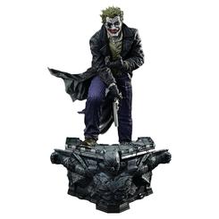 Impactante desde el primer vistazo, esta estatua Joker 1/4 de la línea Ultimate Premium Masterline convierte la visión de Lee Bermejo en una pieza de colección con una presencia brutal, sofisticada y muy cuidada. 