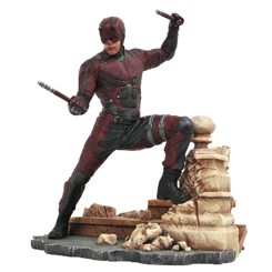 ¡Lleva la intensidad y el heroísmo de Hell's Kitchen a tu colección con este impresionante Daredevil (TV Series) Gallery PVC Diorama! Esta escultura de aproximadamente 28 cm