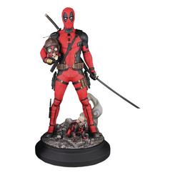 El mercenario bocazas regresa con todo su carisma en esta espectacular estatua de resina a escala 1/7 inspirada en Deadpool & Wolverine. Con 28 cm de altura, Deadpool sostiene a Headpool bajo un brazo