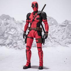 Lleva a tu colección la figura de Deadpool de la línea "S.H.Figuarts". Con una altura aproximada de 16 cm, esta figura articulada captura a la perfección el carisma y la irreverencia del personaje. 