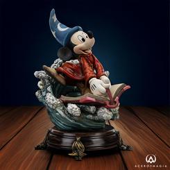 La estatua Disney Classics Vintage Collection Deluxe Art Scale 1/10 Sorcerer Mickey es una pieza imprescindible para los amantes de Disney. Con una altura aproximada de 28 cm