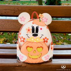 Celebra Halloween con estilo usando la mochila mini Minnie Mouse Halloween de Disney by Loungefly. Esta mochila, de alta calidad y con licencia oficial, es el complemento perfecto para añadir un toque festivo a tu atuendo.