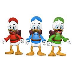 Las figuras articuladas DuckTales Huey Dewey Louie tienen esa presencia inmediata de objeto rescatado de una tarde de dibujos animados. Color, gesto y nostalgia se juntan en un pack pensado para destacar sin depender de artificios.