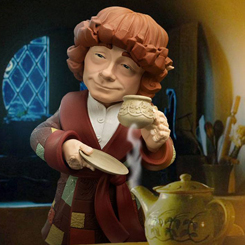 Figura de Bilbo Baggins edición limitada a 3000 unidades realizada en vinilo con un tamaño aproximado de 5,8 x 10,5 x 6,7 cm. 