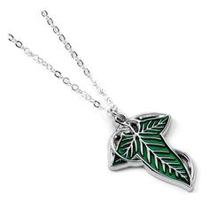 Déjate encantar por el collar con colgante "The Leaf of Lorien" de El Señor de los Anillos. Esta exquisita pieza de joyería, elaborada en aleación de zinc y con una longitud de 45 cm