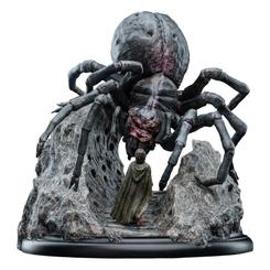 Celebra el oscuro encanto de *El Señor de los Anillos* con esta detallada estatua de Shelob, una obra maestra de la colección WETA Collectibles. Con unas dimensiones aproximadas de 11,5 x 11,3 x 11 cm