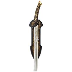 La curva de la hoja parece moverse antes incluso de tocar la luz. Esta réplica espada Hadhafang Arwen 25th Anniversary Edition recupera la elegancia élfica de El Señor de los Anillos con una presencia vertical, estilizada y muy reconocible.
