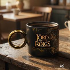 Hay objetos que no solo se colocan en una estantería, cambian el ambiente que los rodea. Esta taza 3D El Señor de los Anillos convierte una pieza cotidiana en un producto coleccionable con presencia propia, pensado para quienes valoran los detalles 