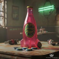 Estética retro con chispa atómica: la Réplica Nuka Twist – Bottle Series trae a tu estantería la mítica botella con forma de cohete en vidrio translúcido rosa y etiqueta fiel al diseño del juego, acompañada por 10 chapas 