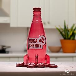 Disfruta de una refrescante dosis de sabor post-apocalíptico con el vaso de cristal Nuka Cola Cherry de Fallout. Este vaso de alta calidad es el accesorio perfecto para los amantes de la saga.