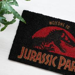 Felpudo Welcome to Jurassic Park basado en la saga de Jurassic Park y Jurassic World, ideal como felpudo de bienvenida. Medidas aproximadas de 40 cm. x 60 cm., realizado en fibra de coco.