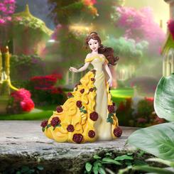 Disney Showcase presenta una impresionante nueva colección botánica con leyendas de Disney rodeadas de flores esculpidas dimensionales. No se pasa por alto ningún detalle, desde un vestido texturizado
