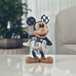 ¡Oh boy! El ratón principal está en casa y con acentos de platino. Jim Shore creó esta icónica edición limitada de Mickey en celebración del aniversario número 100 de Disney. La colección Disney Traditions de Jim Shore 