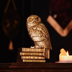 Magia silenciosa y elegancia de biblioteca en una pieza que luce como un objeto de exposición: la figura Hedwig de Harry Potter (20 cm) combina el encanto de la lechuza más querida de Hogwarts