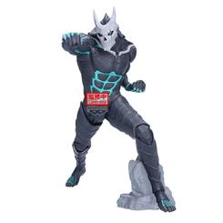 Con una fuerza devastadora y cada fibra de su armadura reptiliana esculpida al detalle, la figura Grandista Kaiju No. 8 de 24 cm trae a tu colección la imponente presencia de Kafka Hibino en su forma kaiju