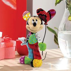 ¡Descubre la increíble Figura Mickey Love NLE 5000! Diseñada por el famoso artista pop Romero Britto, esta figura de Mickey Mouse es una verdadera joya de colección. Limitada a solo 5,000 ejemplares numerados en todo el mundo