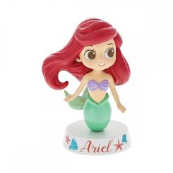 Déjate encantar por la adorabilidad de Ariel, nuestra pequeña sirena favorita, en esta mini figura con estilo chibi. Con solo 9.7 cm de altura, esta mini princesa es una verdadera maravilla que no querrás dejar escapar.