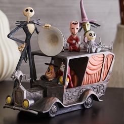Descubre la esencia mágica de Halloween Town con la cautivadora figura del coche del alcalde, basada en el inmortal clásico de Walt Disney "Pesadilla antes de Navidad" de 1993. 