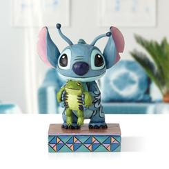 Tierna figura de Stitch basada en la película Lilo & Stitch del año 2002 de Walt Disney. Esta preciosa figura tiene unas medidas aproximadas de 10 x 6 x 7 cm.,