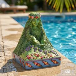 La figura Te Fiti parece brotar de la propia tierra, con una calma verde que llena el espacio sin imponerse. En apenas 10 cm de altura, esta figura Te Fiti concentra naturaleza, misterio y una presencia serena muy reconocible para cualquier colección 