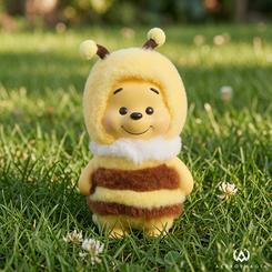 Una sonrisa amarilla asoma entre antenas y franjas de miel. Esta figura Winnie the Pooh abeja Grand Jester convierte al entrañable oso de Disney en una pieza pequeña, luminosa y muy fácil de imaginar dentro de una vitrina con carácter propio.