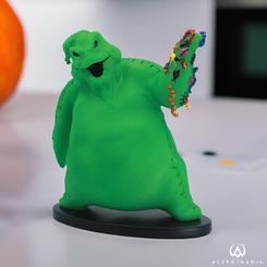 Imagina añadir un toque de magia escalofriante a tu hogar con esta fascinante figura de Oogie Boogie que brilla en la oscuridad. Con sus 10 cm de altura, 17,5 cm de ancho y 19 cm de profundidad