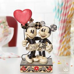 Preciosa figura de Mickey Mouse y Minnie Mouse con un globo en forma de corazón. En esta figura con unas medidas aproximadas de 18 x 12 x 7 cm., se ha mezclado la magia de las figuras de Walt Disney